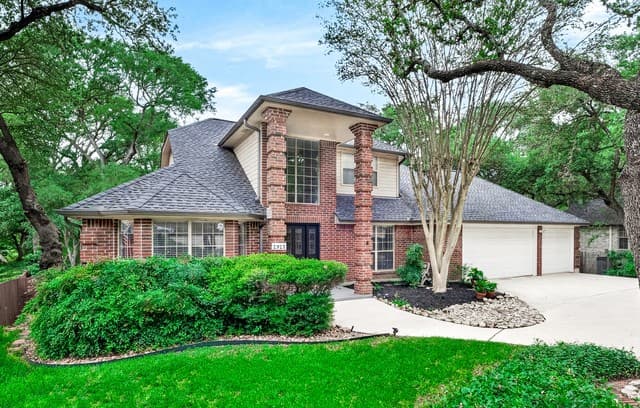 Home for sale at 2925 Bent Tree Dr in Schertz, TX — photo 3