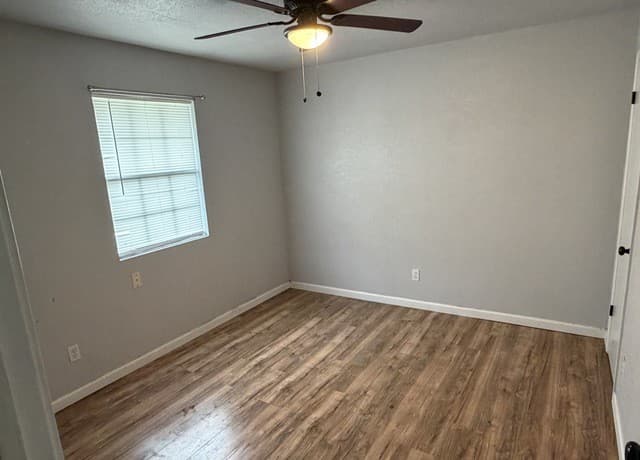 3-bedroom rental at 121 Lauryn St in Three Rivers, TX — photo 4