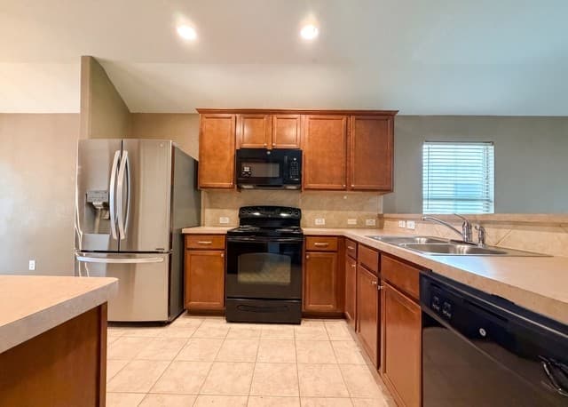 3-bedroom rental at 361 Saddlehorn Way in Cibolo, TX — photo 2