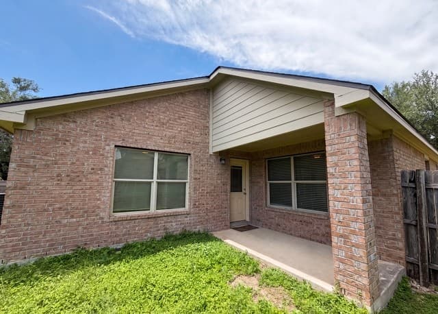 3-bedroom rental at 361 Saddlehorn Way in Cibolo, TX — photo 5