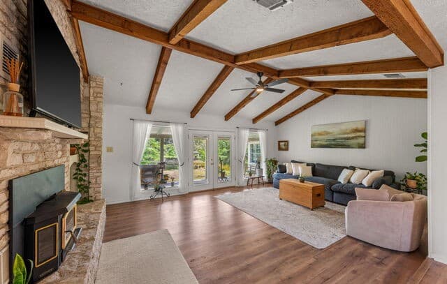 3-bedroom rental at 240 Aqua Vista in Kerrville, TX — photo 5