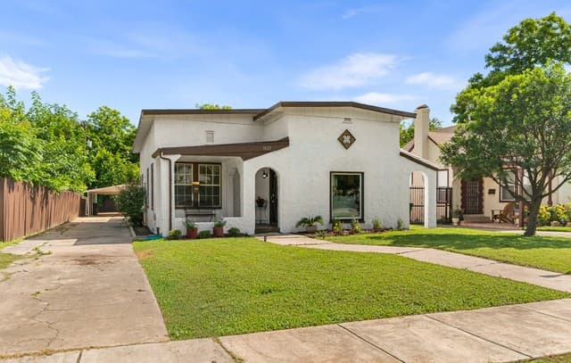 3-bedroom rental at 1822 W Magnolia in San Antonio, TX — photo 3