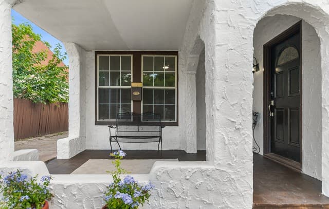 3-bedroom rental at 1822 W Magnolia in San Antonio, TX — photo 4