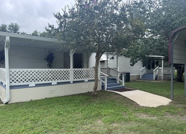 3-bedroom rental at 111 Santa Gertrudis in Sutherland Springs, TX — photo 2