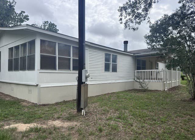 3-bedroom rental at 111 Santa Gertrudis in Sutherland Springs, TX — photo 4
