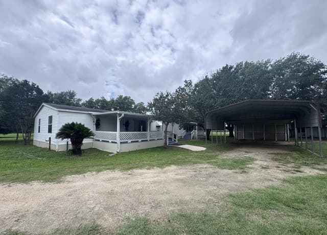 3-bedroom rental at 111 Santa Gertrudis in Sutherland Springs, TX — photo 5