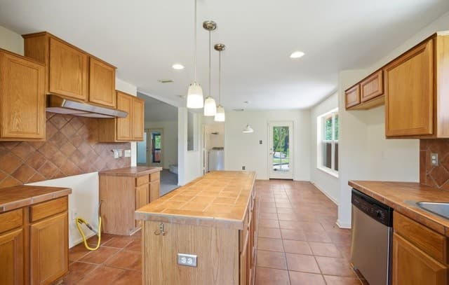 3-bedroom rental at 1438 Napier Ave in San Antonio, TX — photo 5