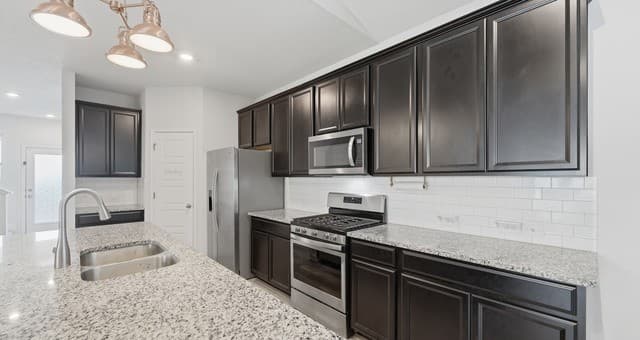 4-bedroom rental at 13310 Antelope Run in St Hedwig, TX — photo 5