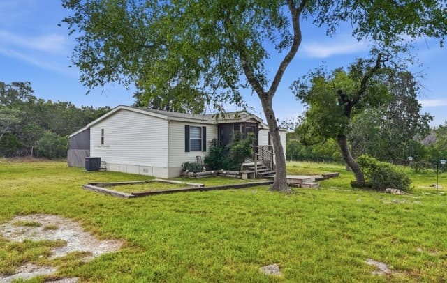 3-bedroom rental at 114 River Ranch Rd in Boerne, TX — photo 2
