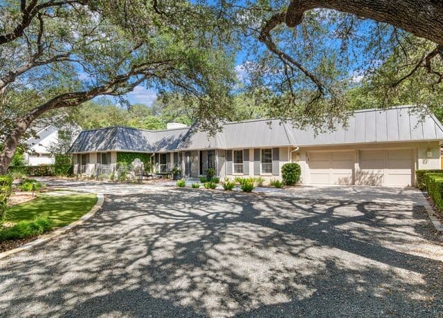 4-bedroom rental at 10106 N Manton Lane in San Antonio, TX — photo 5