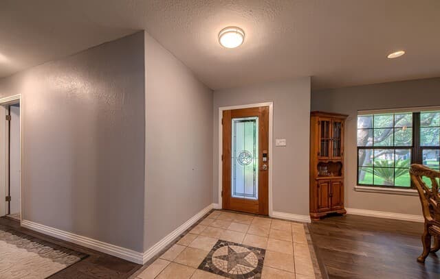 4-bedroom rental at 329 Meadowbrook Dr in Hollywood Park, TX — photo 5