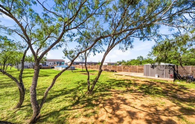 4-bedroom rental at 173 Viridian Vw in Pleasanton, TX — photo 3