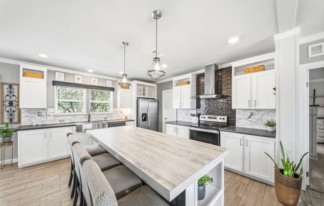 4-bedroom rental at 173 Viridian Vw in Pleasanton, TX — photo 4
