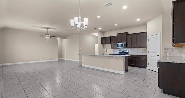 5-bedroom rental at 137 White Rock in Cibolo, TX — photo 3