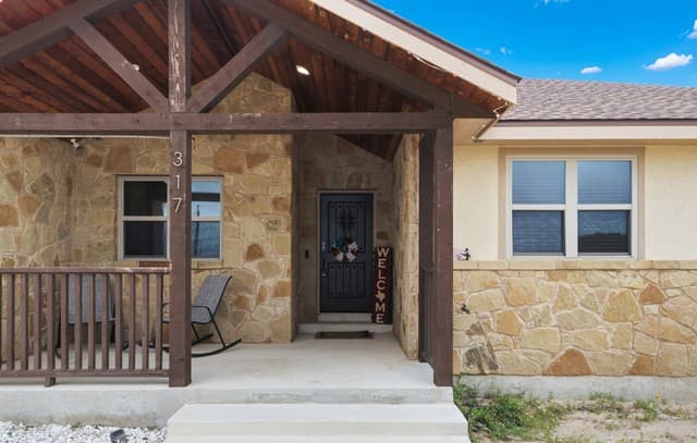 Home for sale at 317 Honeysuckle Ln in La Vernia, TX — photo 2