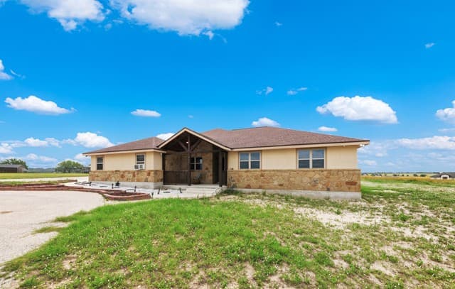Home for sale at 317 Honeysuckle Ln in La Vernia, TX — photo 3