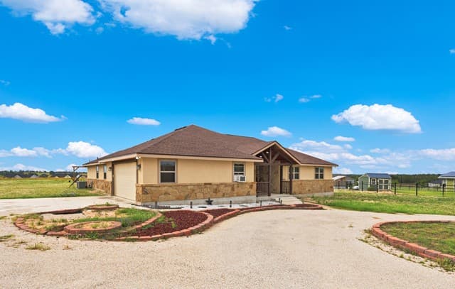 Home for sale at 317 Honeysuckle Ln in La Vernia, TX — photo 4
