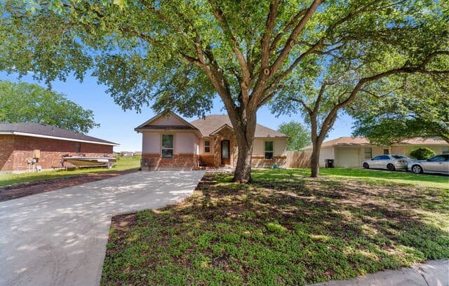 3-bedroom rental at 217 Meadow in Marion, TX — photo 2