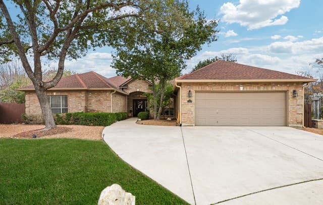4-bedroom rental at 7 Greens Shadow in San Antonio, TX — photo 1