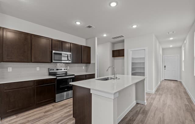 3-bedroom rental at 5534 Franklin Hills in Von Ormy, TX — photo 2