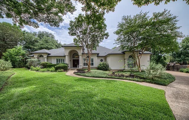4-bedroom rental at 3903 Heights Hill Dr in San Antonio, TX — photo 1