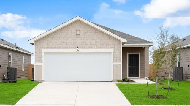 3-bedroom rental at 10510 Placeaya Lake in Adkins, TX — photo 2