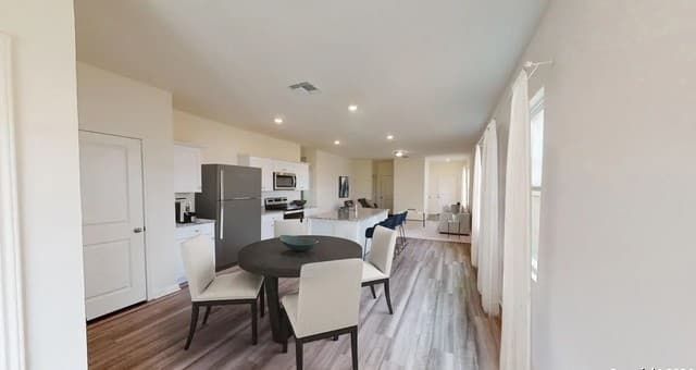 3-bedroom rental at 10510 Placeaya Lake in Adkins, TX — photo 3
