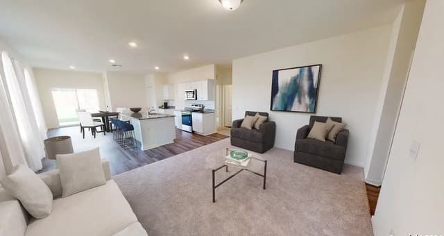 3-bedroom rental at 10510 Placeaya Lake in Adkins, TX — photo 5
