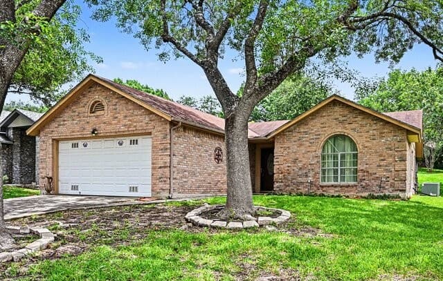 2-bedroom rental at 3624 Scenic in Schertz, TX — photo 4