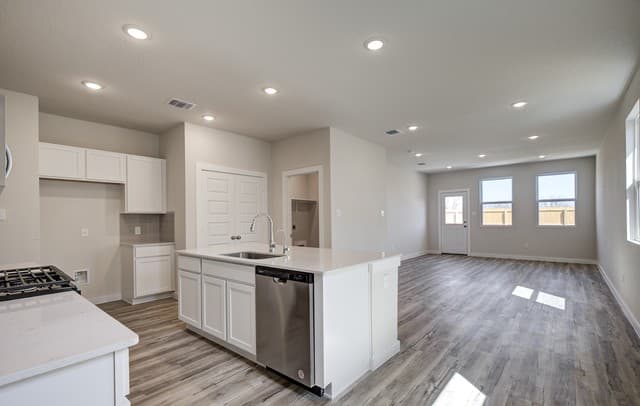4-bedroom rental at 5535 Franklin Hills in Von Ormy, TX — photo 3