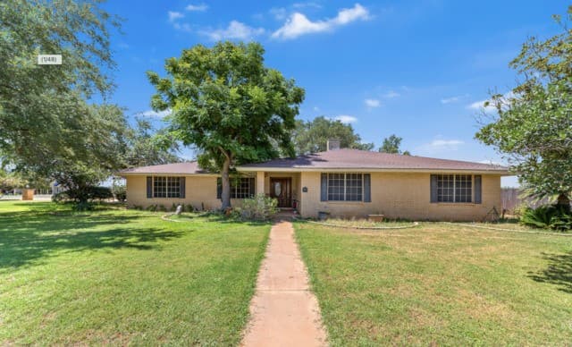 5-bedroom rental at 198 Encino Drive in Pearsall, TX — photo 1