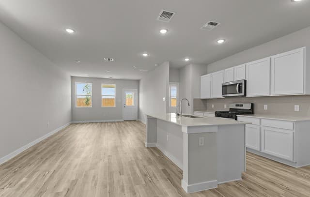 4-bedroom rental at 5531 Franklin Hills in Von Ormy, TX — photo 2