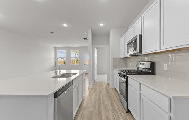 4-bedroom rental at 5531 Franklin Hills in Von Ormy, TX — photo 5