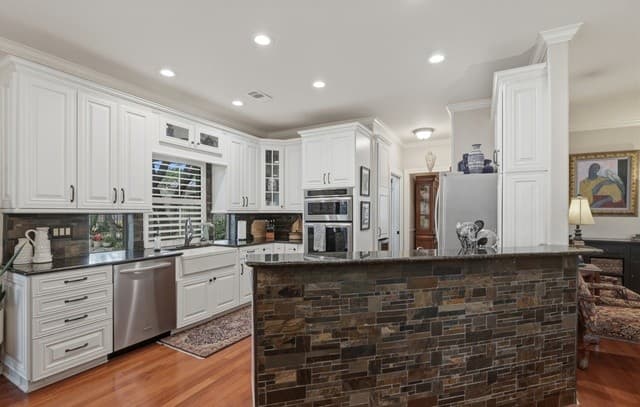 5-bedroom rental at 3002 Elm Gate St in San Antonio, TX — photo 4