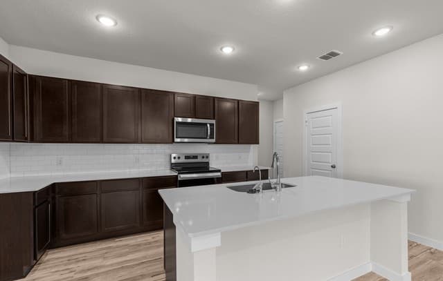 4-bedroom rental at 5530 Franklin Hills in Von Ormy, TX — photo 4