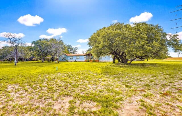3-bedroom rental at 227 Misty Bnd in Floresville, TX — photo 1