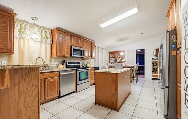 3-bedroom rental at 227 Misty Bnd in Floresville, TX — photo 5