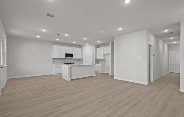 4-bedroom rental at 6579 Bufflehead Bend in Leon Valley, TX — photo 3