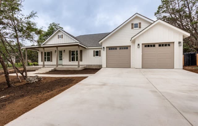 3-bedroom rental at 128 Mountain View Trl in Boerne, TX — photo 2