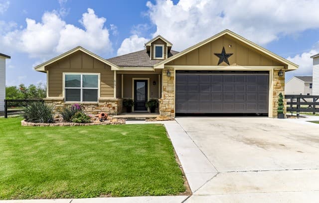 3-bedroom rental at 615 Cadena Loop in Kenedy, TX — photo 1
