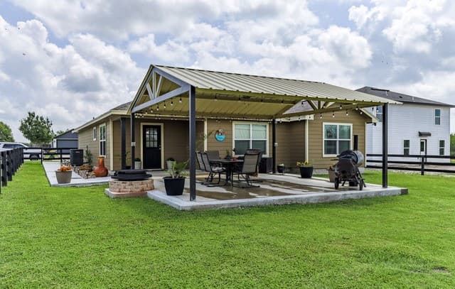 3-bedroom rental at 615 Cadena Loop in Kenedy, TX — photo 2