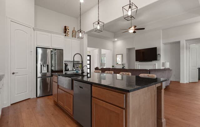 3-bedroom rental at 601 Legend Park Dr in Castroville, TX — photo 4