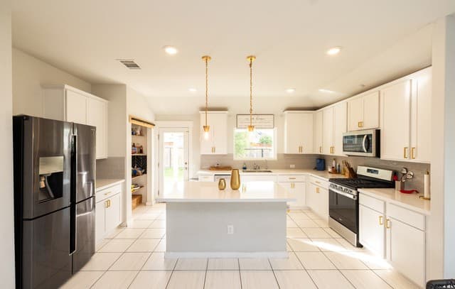 4-bedroom rental at 5127 Wells Park in Marion, TX — photo 2