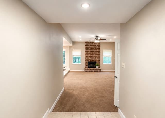 3-bedroom rental at 14885 Saint Hedwig in St Hedwig, TX — photo 3