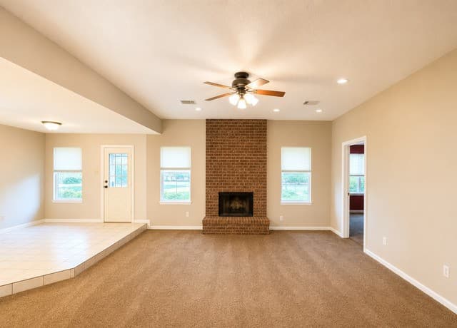 3-bedroom rental at 14885 Saint Hedwig in St Hedwig, TX — photo 4