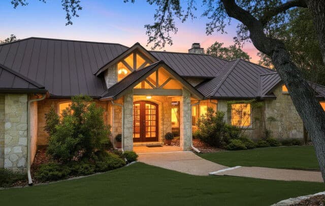 5-bedroom rental at 8134 Triple Crown in Boerne, TX — photo 2