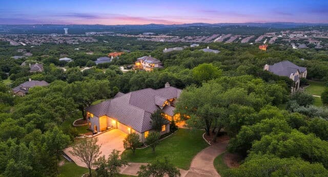 5-bedroom rental at 8134 Triple Crown in Boerne, TX — photo 3