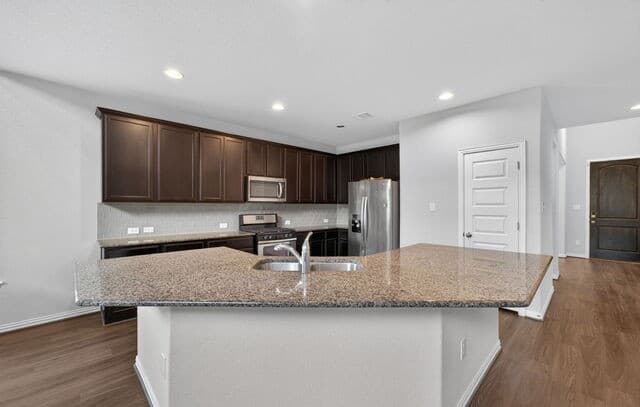 4-bedroom rental at 2805 Cheney Rd in Schertz, TX — photo 5