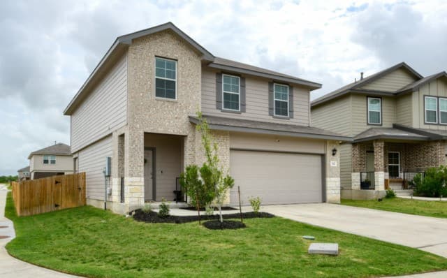 4-bedroom rental at 242 Legendary Trail Loop in Floresville, TX — photo 3
