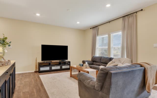 4-bedroom rental at 242 Legendary Trail Loop in Floresville, TX — photo 4